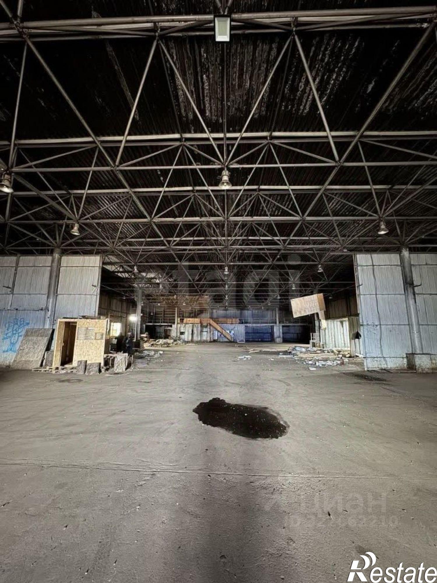 Купить складское помещение за 92 813 500 рублей