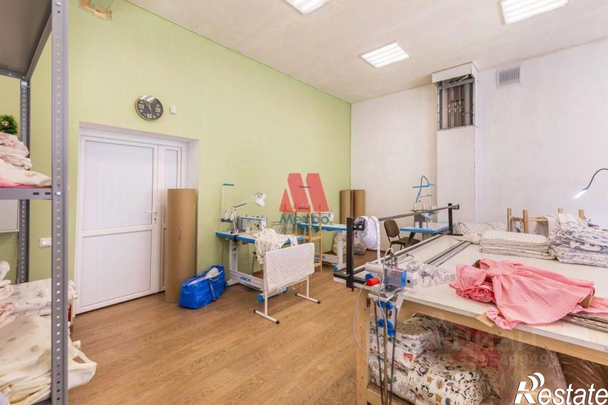 Купить торговое помещение за 9 919 900 рублей на ул Калинина, д 34